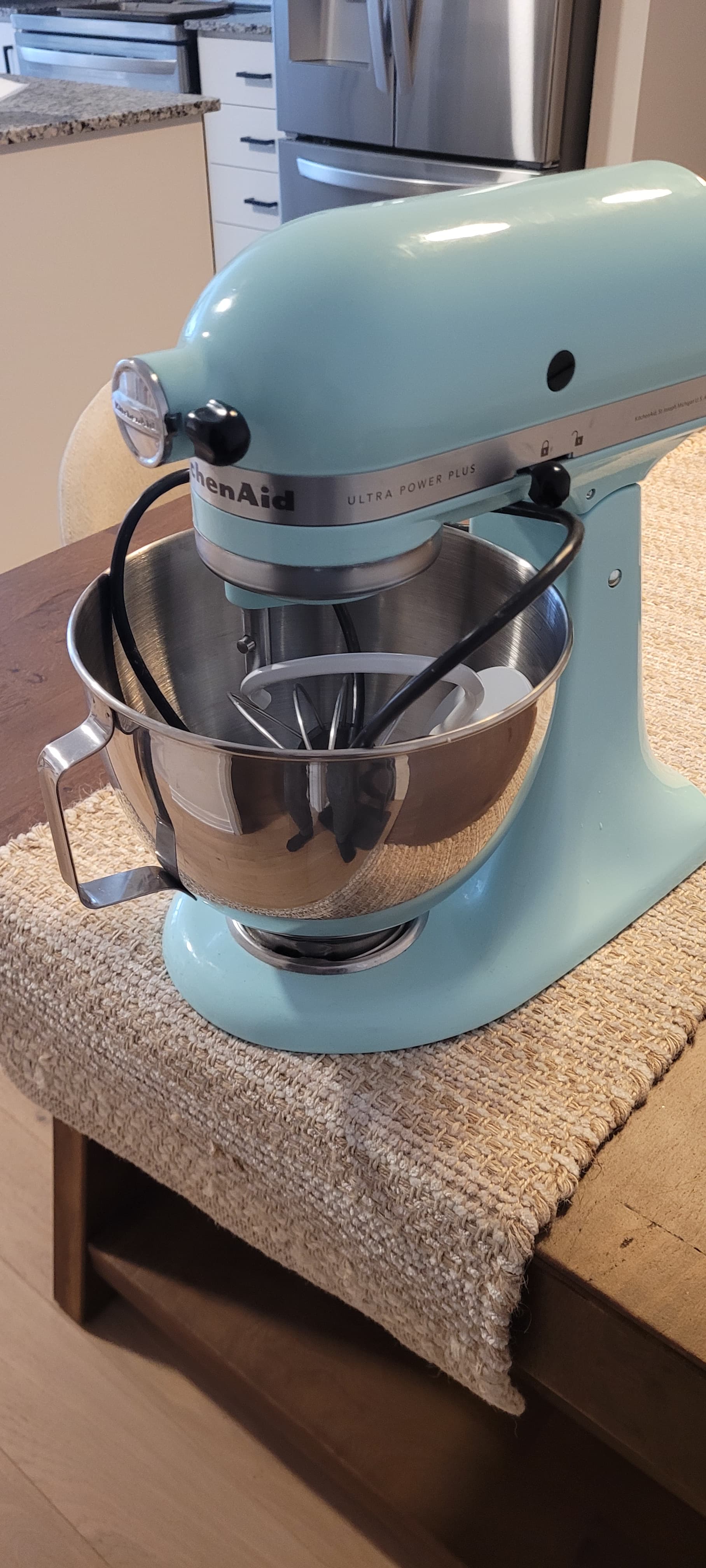 KitchenAid Mixer - 4.5qt Mixing Bowl with Attachments for rent in Bradford, Ontario — toolshare