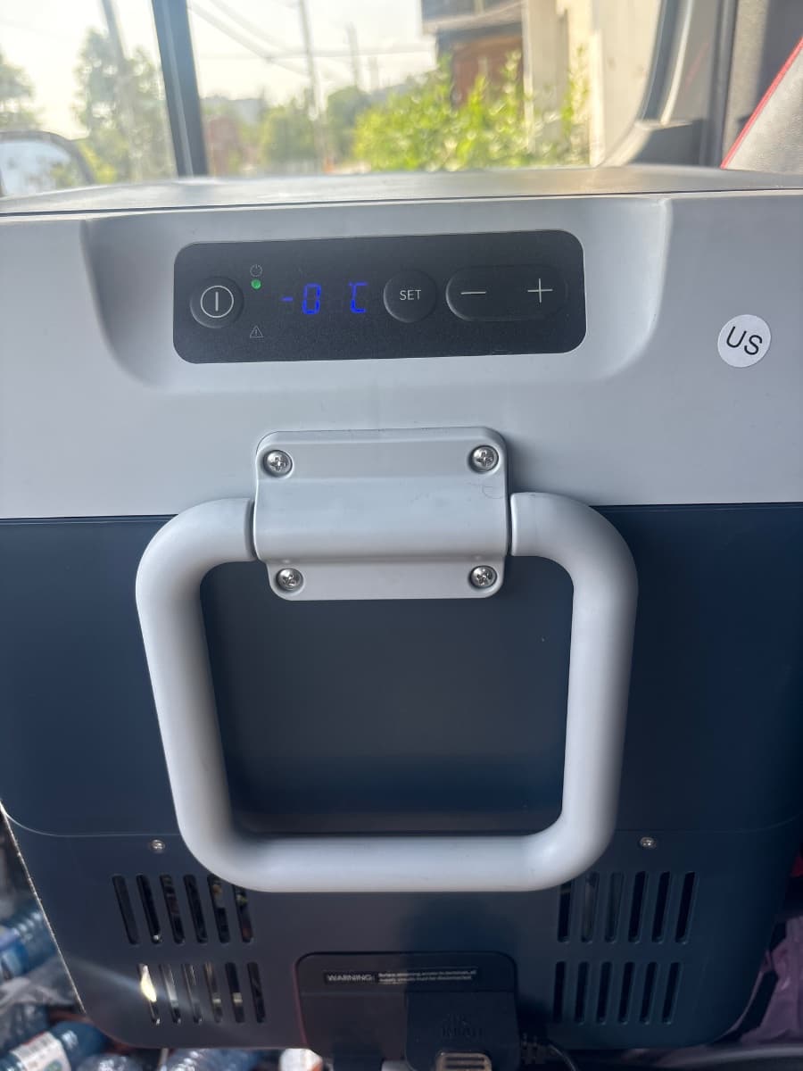 Igloo electric cooler  for rent in Barrie, Ontario — toolshare