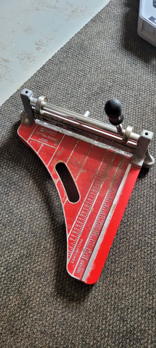Tile cutter 12" for rent in Bradford, Ontario — toolshare