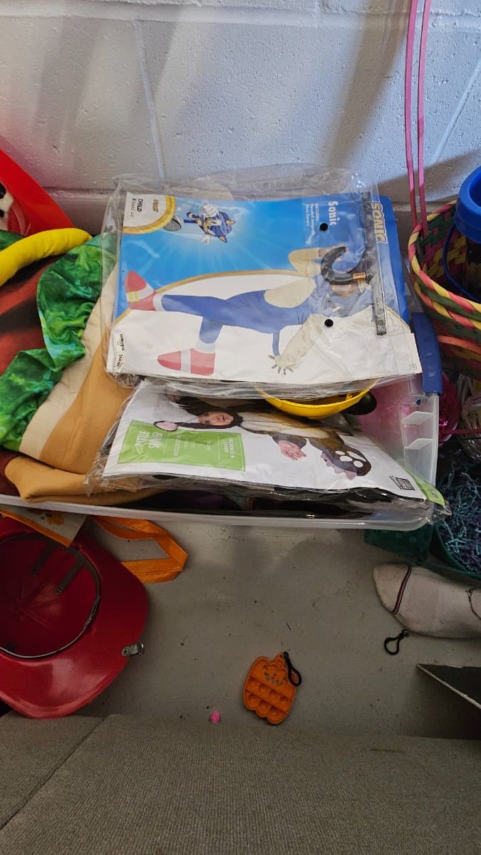 Various Halloween costumes  for rent — toolshare