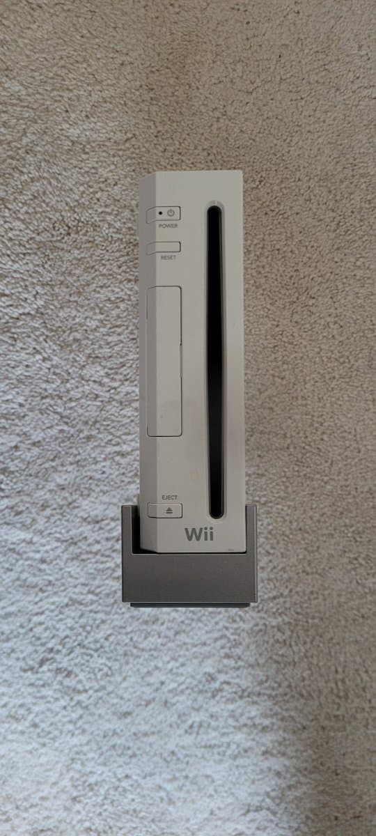 Nintendo Wii - 4 Controllers - 4 Games