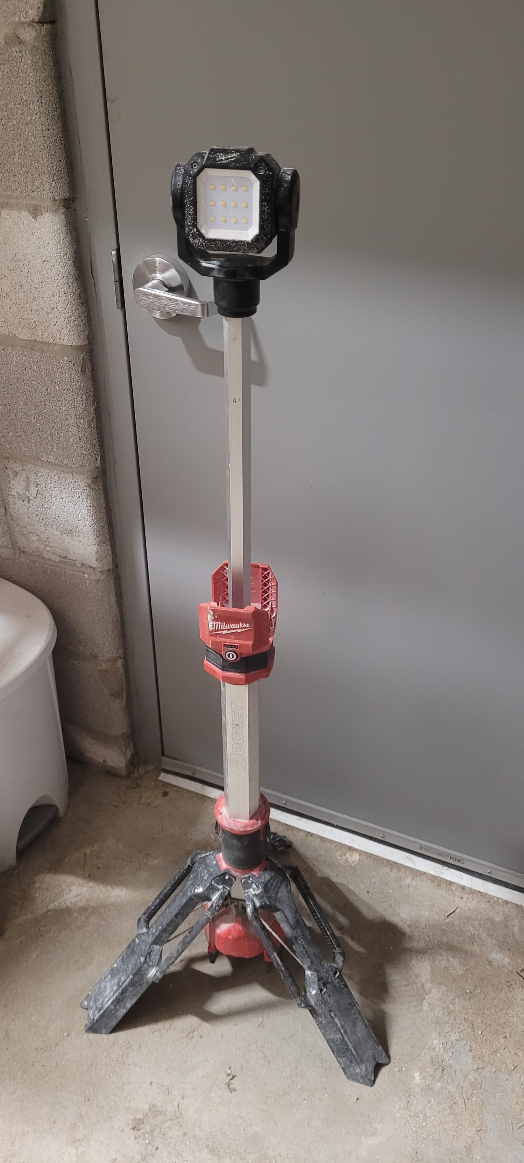 Milwaukee M12 Cordless Tower Light