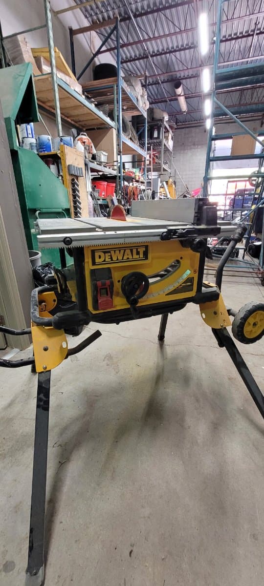 Tablesaw with stand for rent in Richmond Hill, Ontario — toolshare