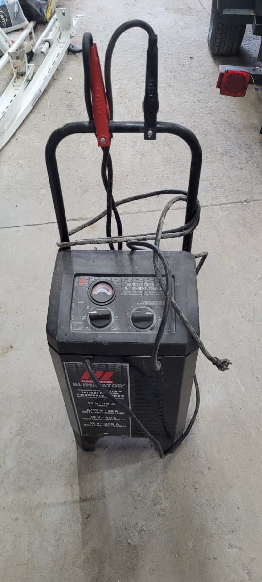 Battery charger - eliminator for rent in Richmond Hill, Ontario — toolshare
